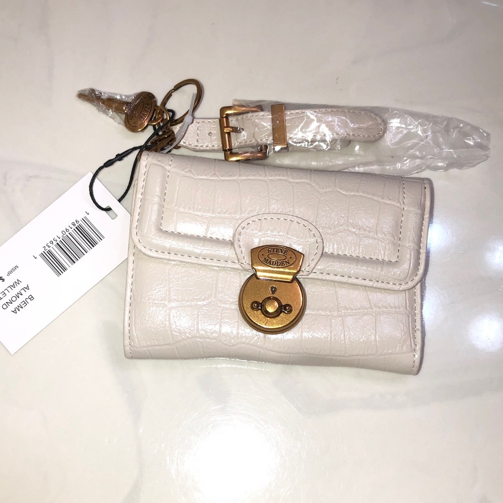 Steve Madden BJEMA Almond Croc-Embossed Faux Leather Trifold Wallet + Strap NWT